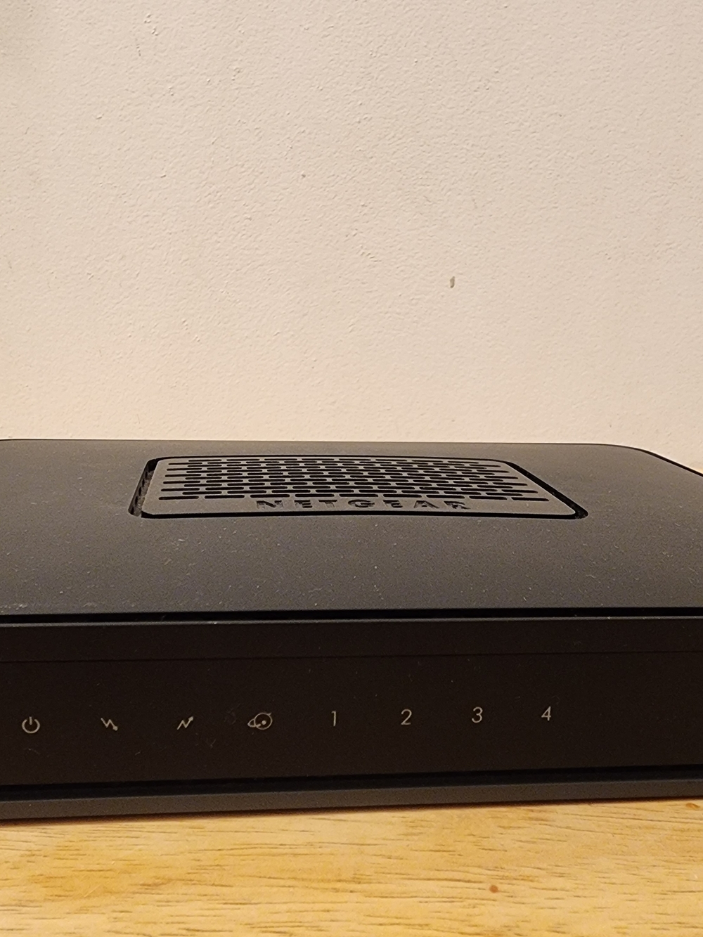 Netgear CG3000D Wireless Cable Gateway WiFi Modem Router Combo - Picture 2 of 8